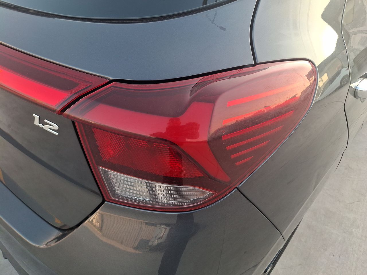 HYUNDAI - 20