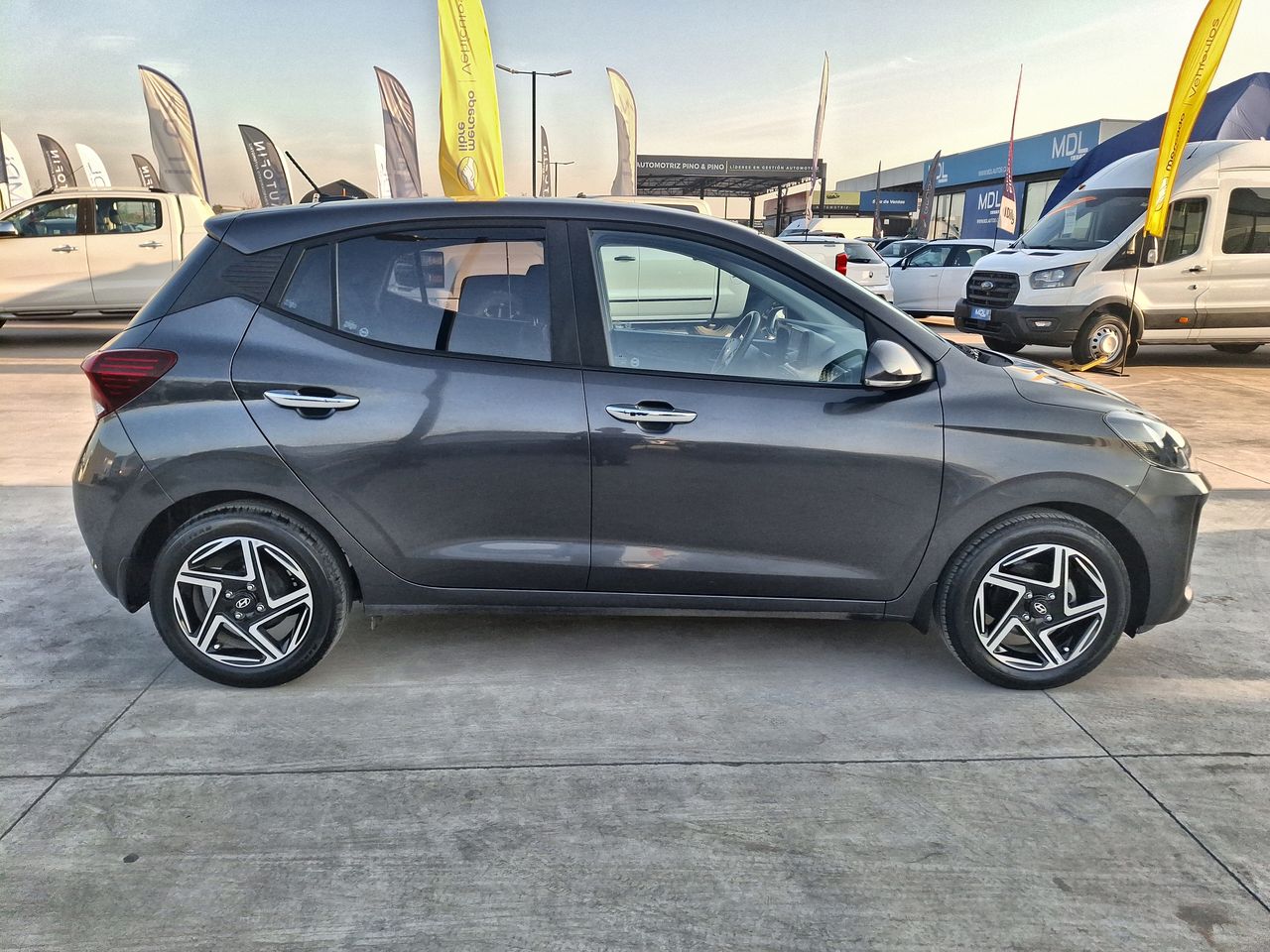 HYUNDAI - 8