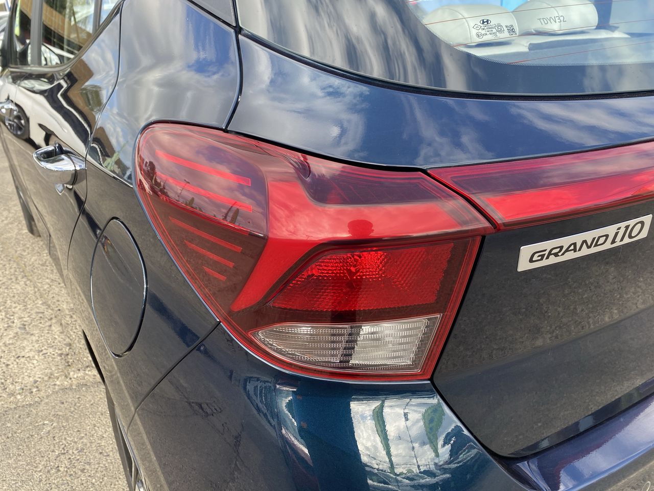 HYUNDAI - 20