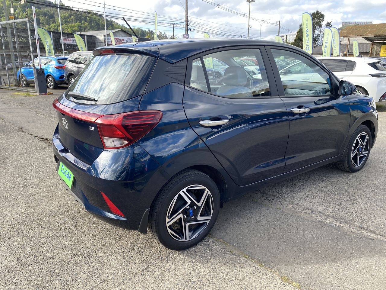 HYUNDAI - 7