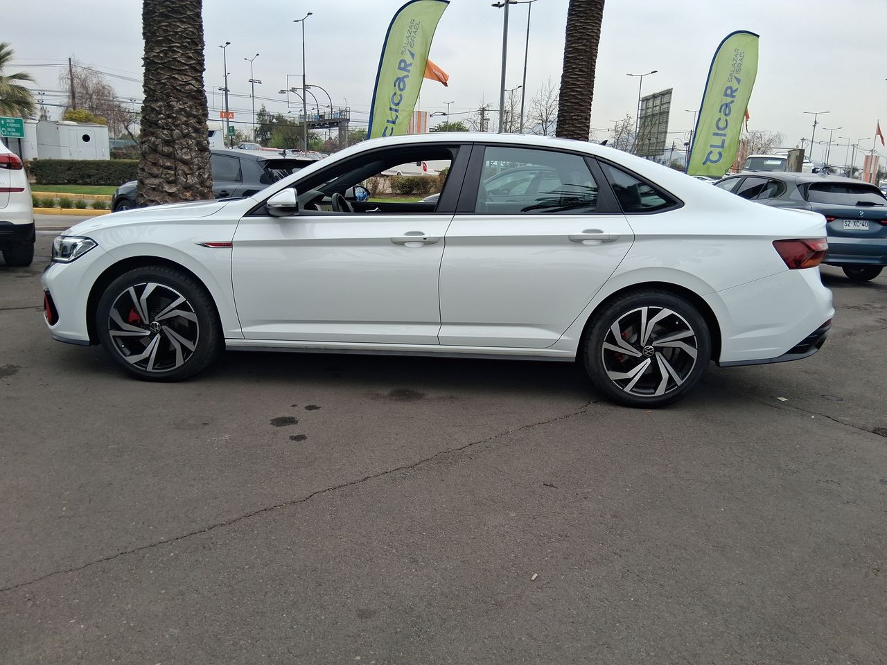 VOLKSWAGEN - 4