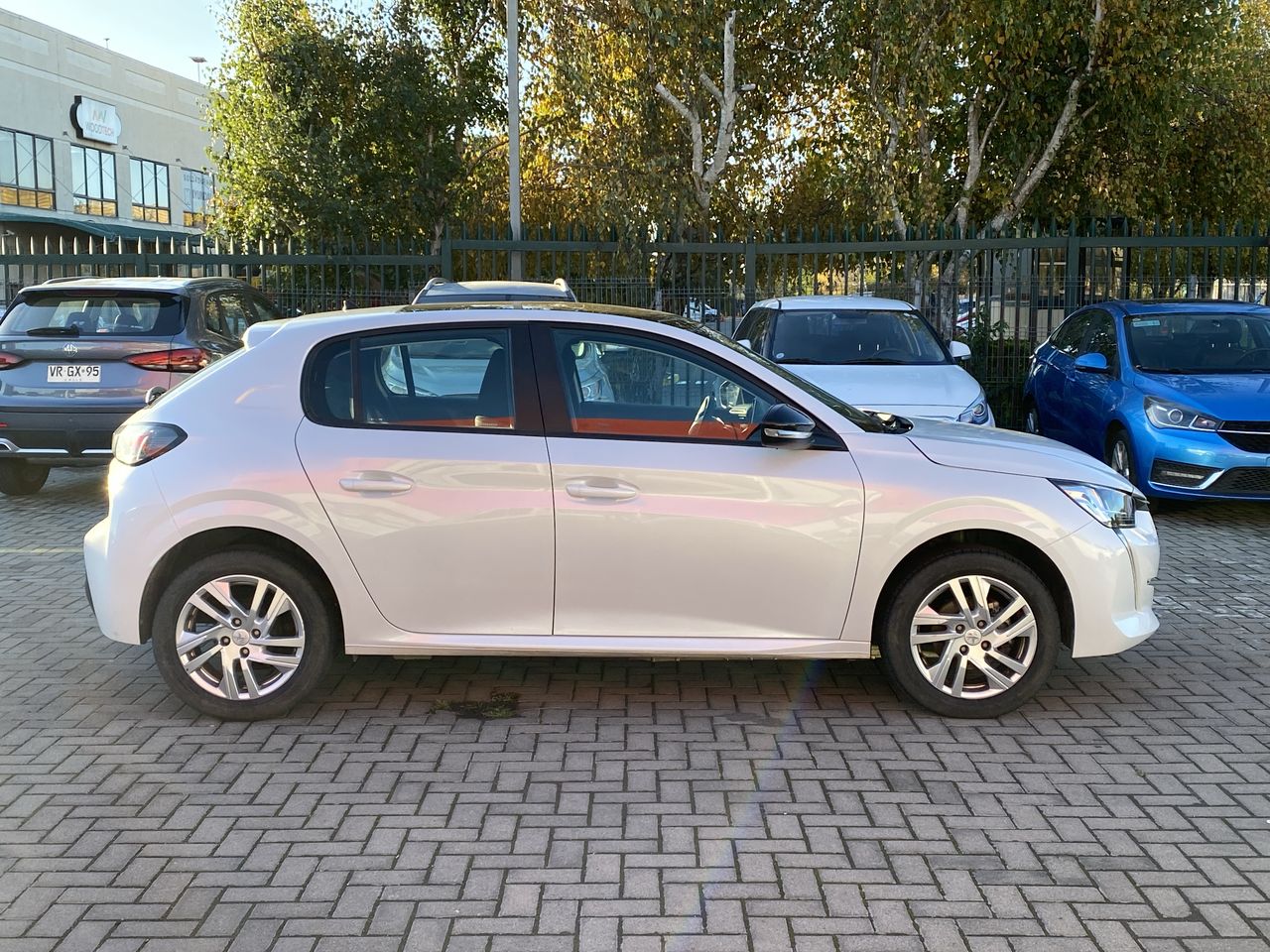 PEUGEOT - 8