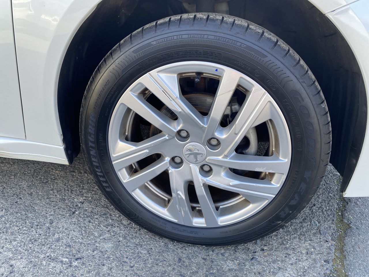 Peugeot 208 — foto 18 de 37