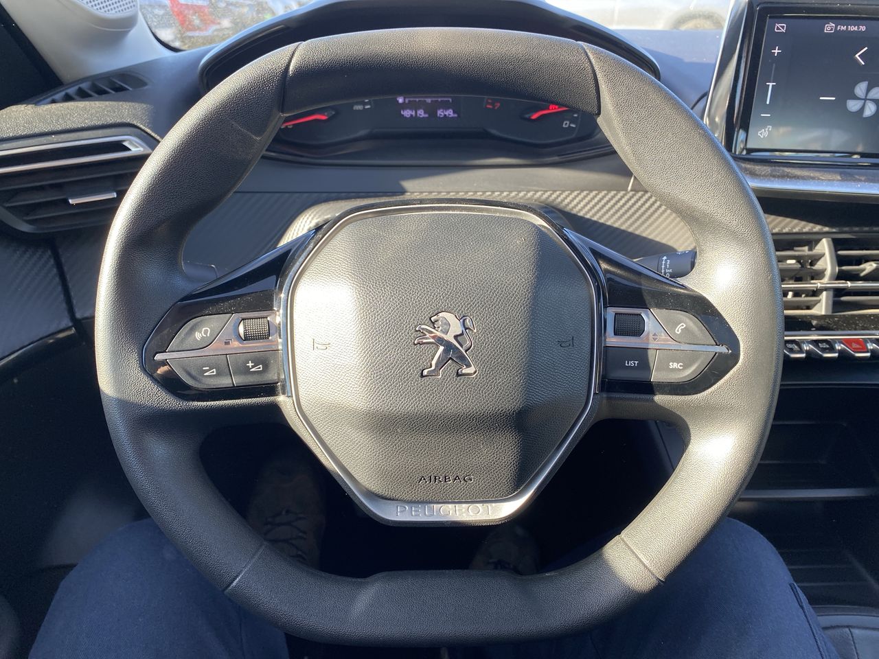 Peugeot 208 — foto 27 de 37