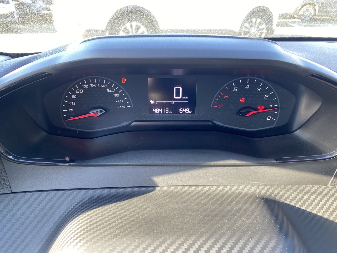 Peugeot 208 — foto 29 de 37
