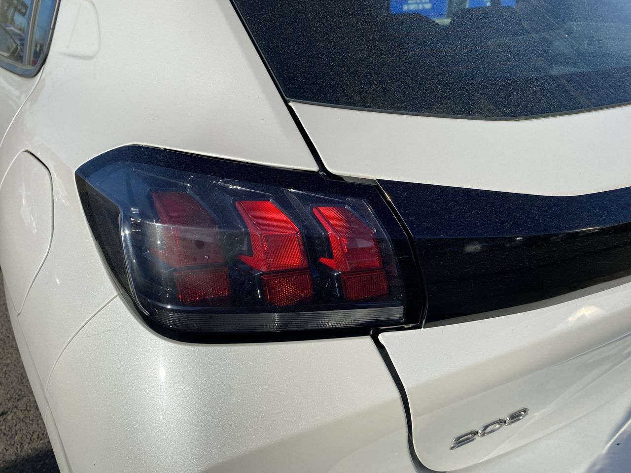 Peugeot 208 — foto 22 de 37