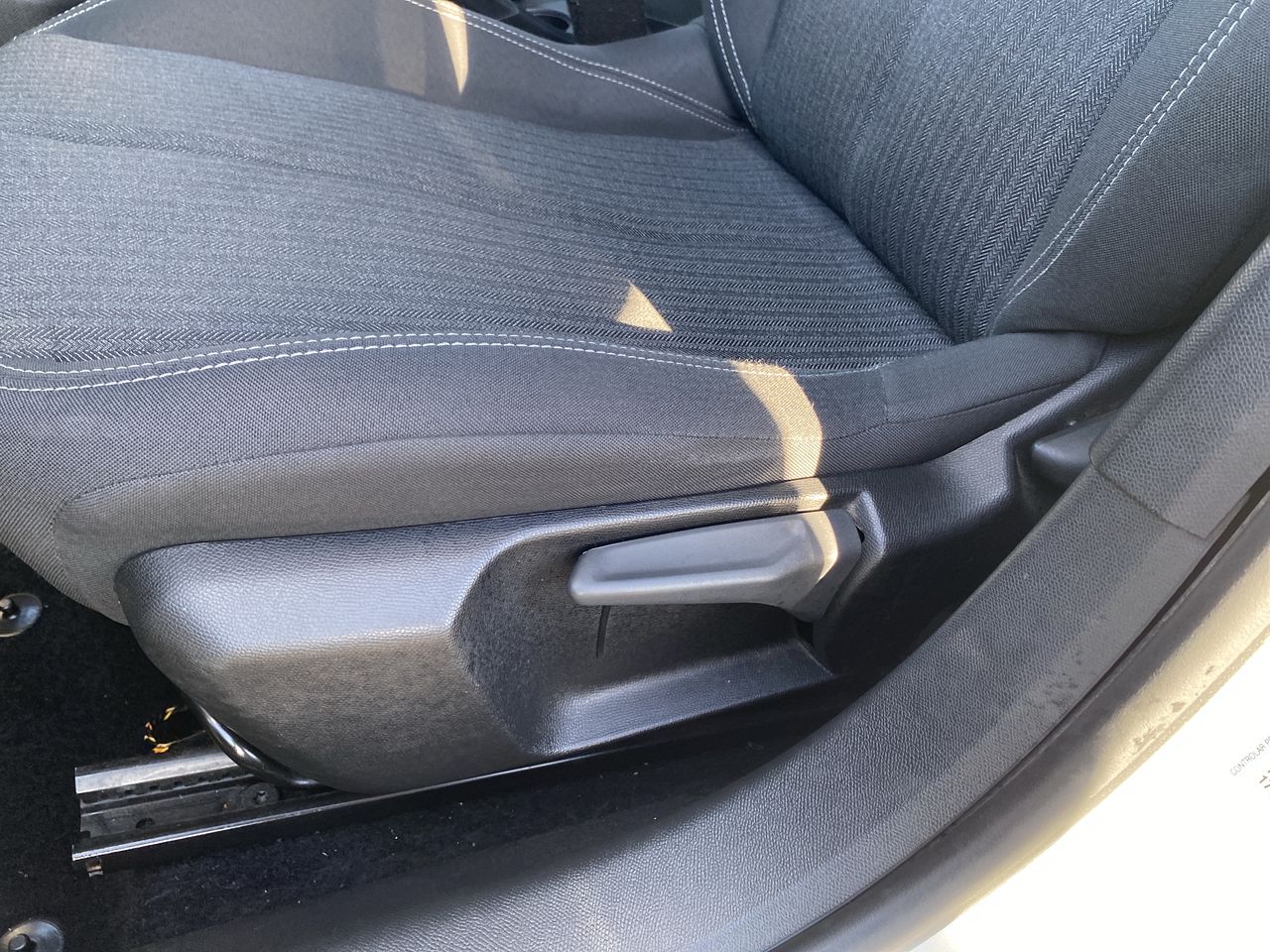 Peugeot 208 — foto 25 de 37