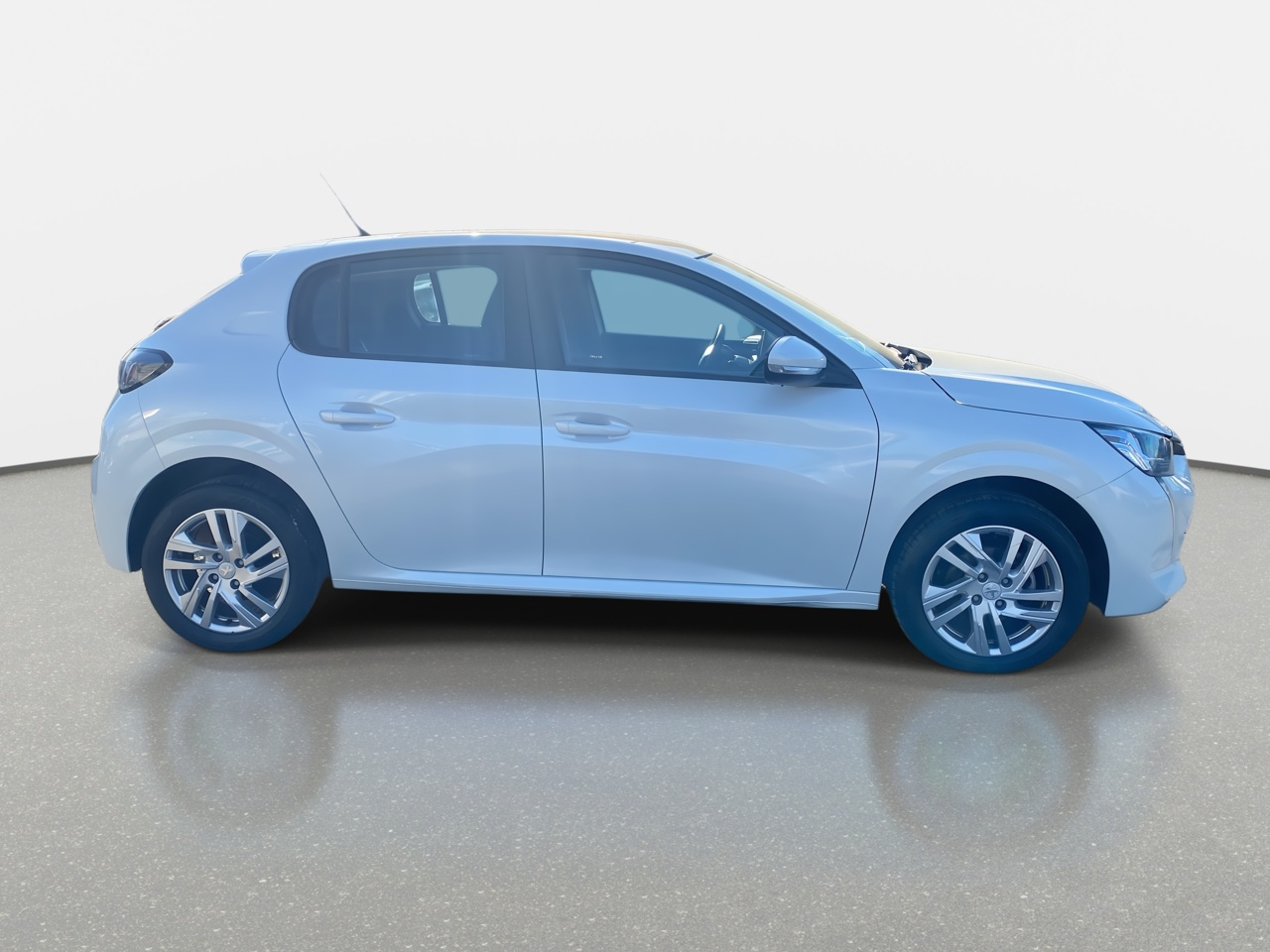 Peugeot 208 — foto 9 de 37