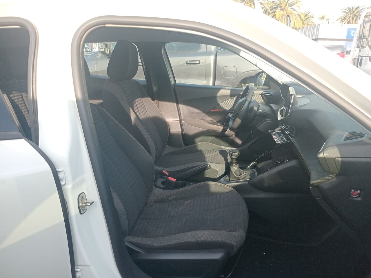 Peugeot 2008 — foto 32 de 34