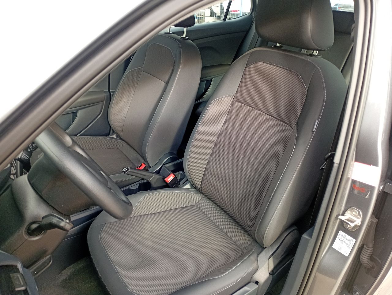 Volkswagen T-Cross — foto 10 de 18