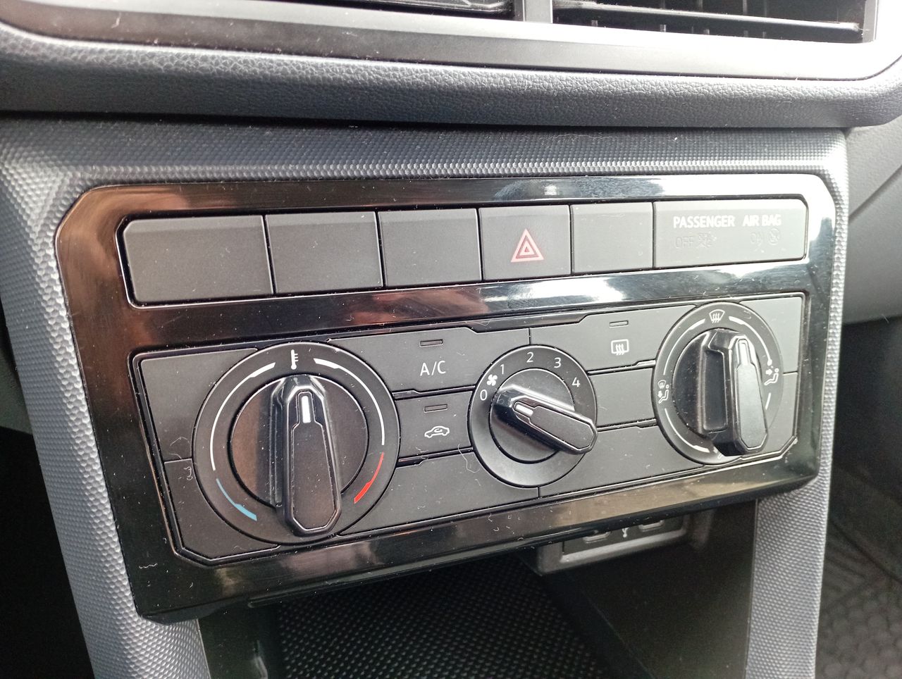 Volkswagen T-Cross — foto 14 de 18
