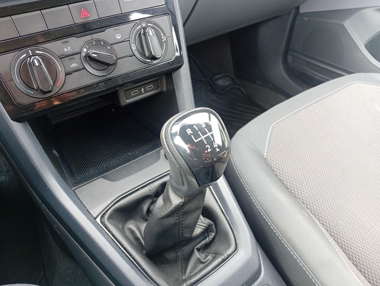 Volkswagen T-Cross — foto 15 de 18