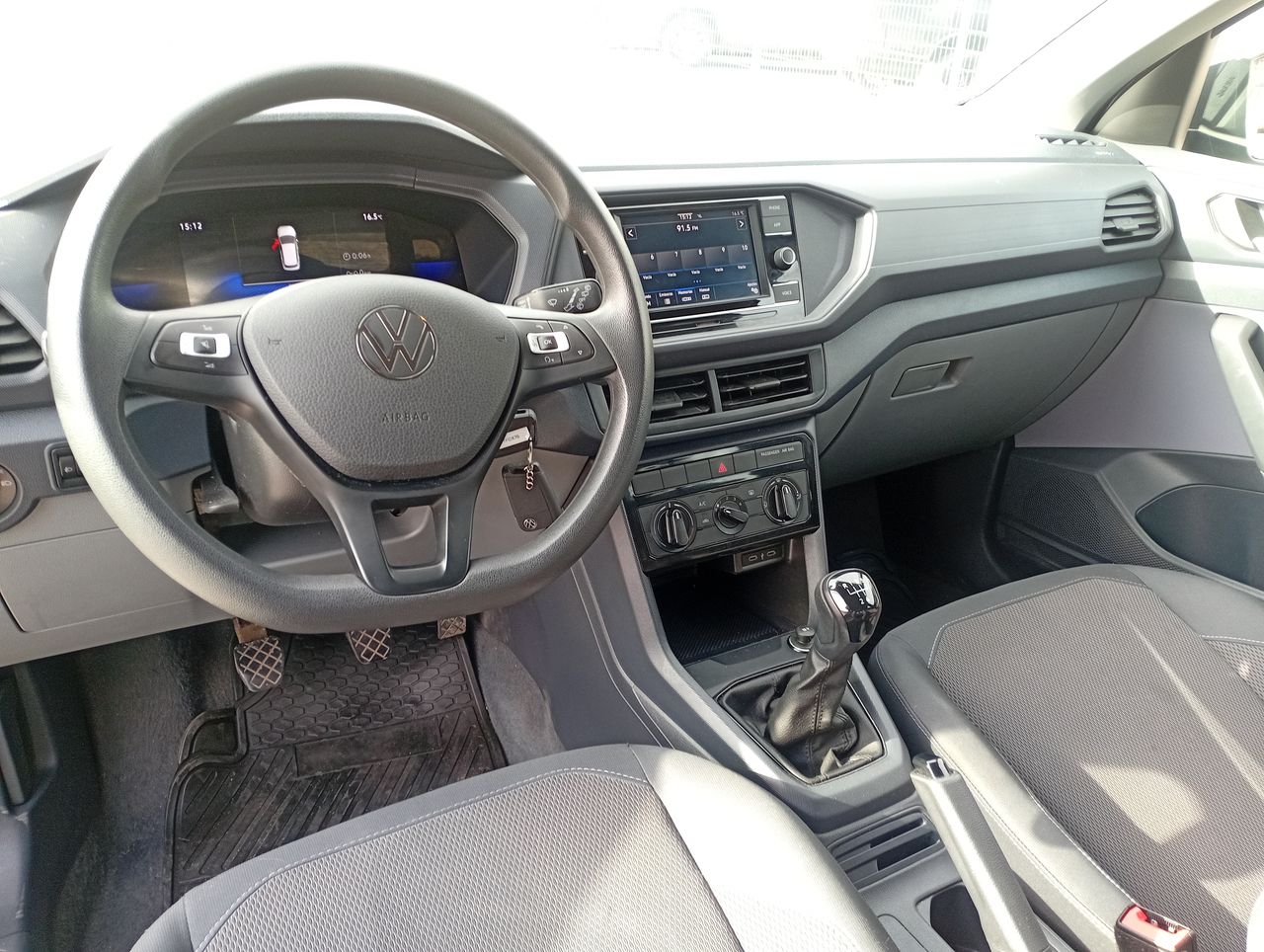 Volkswagen T-Cross — foto 16 de 18
