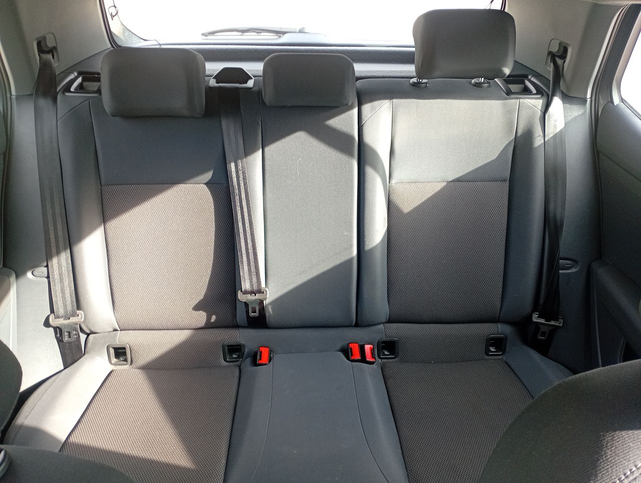 Volkswagen T-Cross — foto 18 de 18
