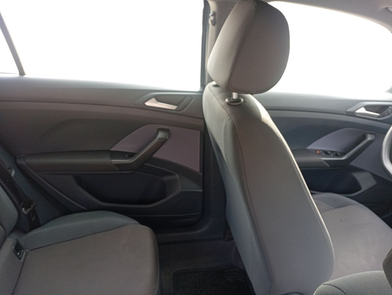 Volkswagen T-Cross — foto 8 de 18