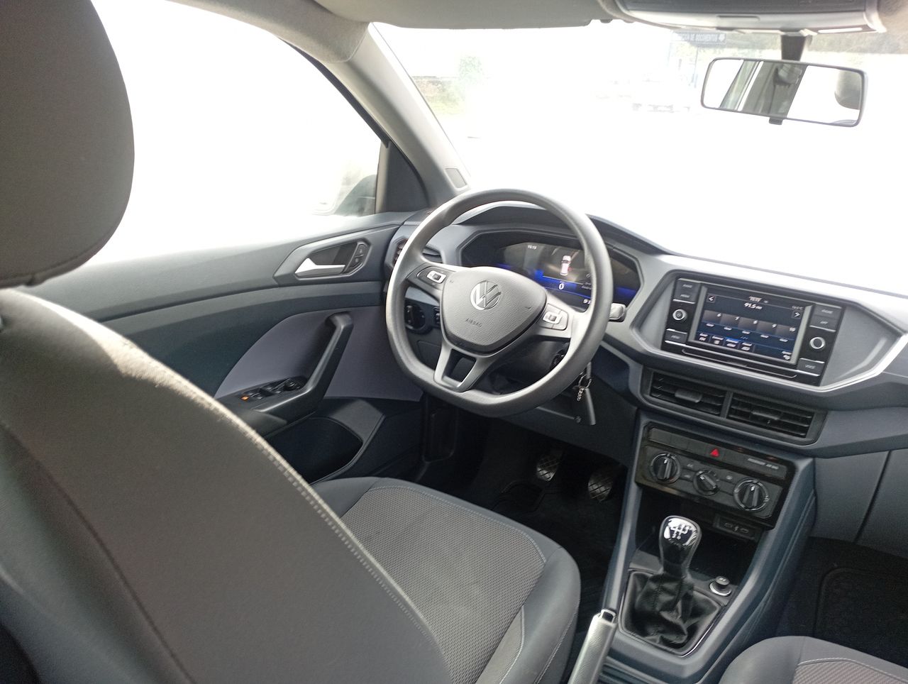 Volkswagen T-Cross — foto 9 de 18