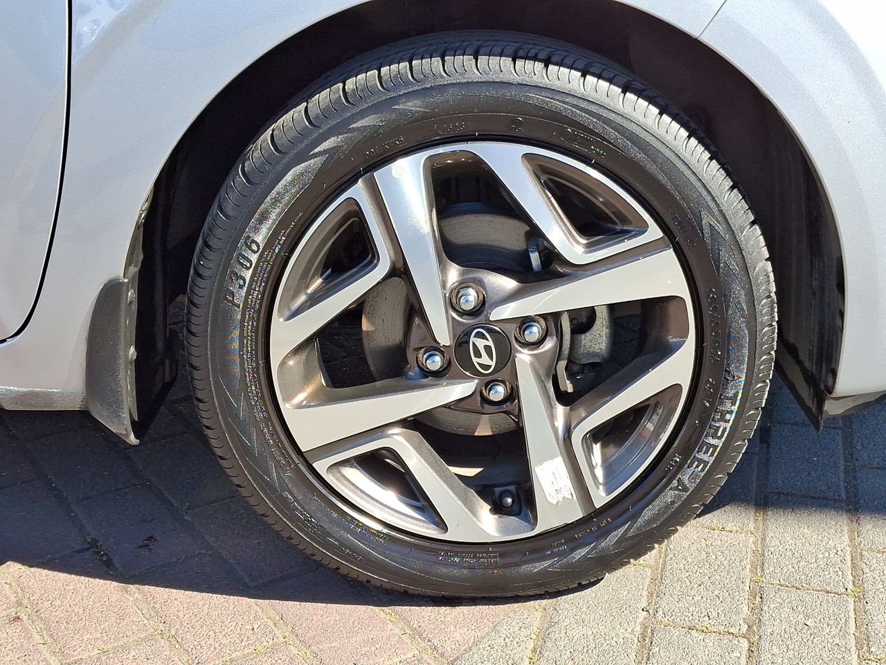 HYUNDAI - 17