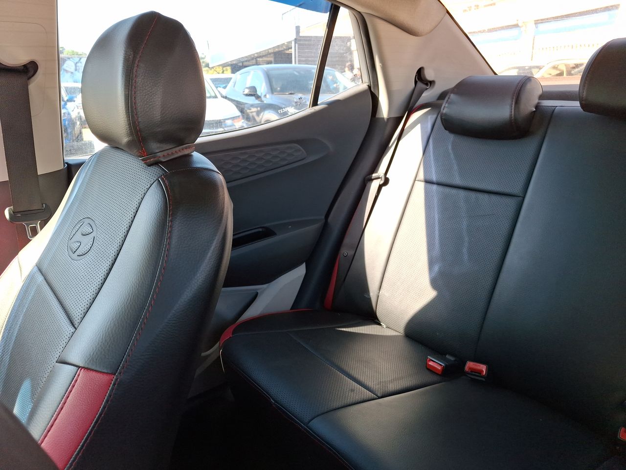 HYUNDAI - 12