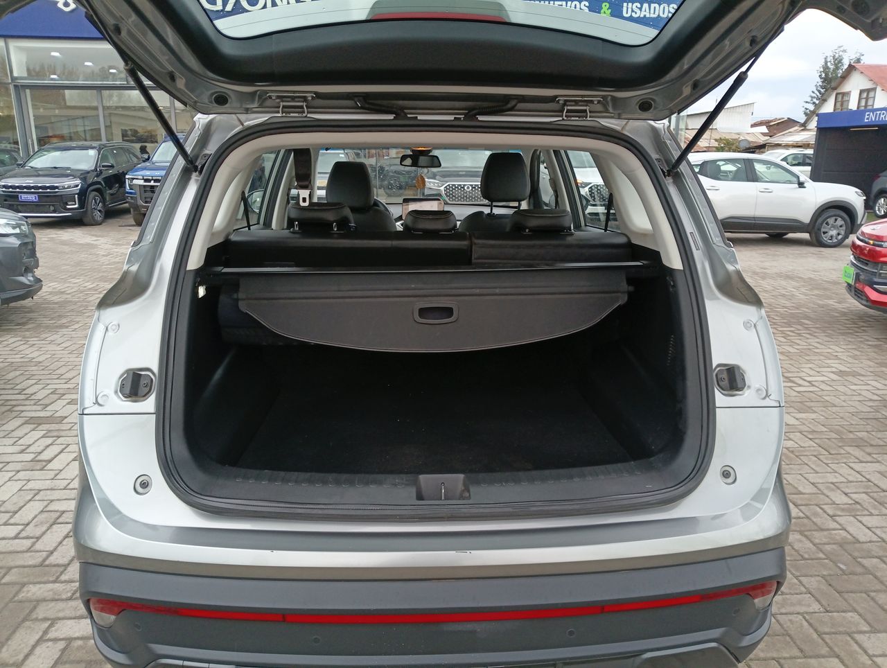 Chevrolet Captiva — foto 20 de 35