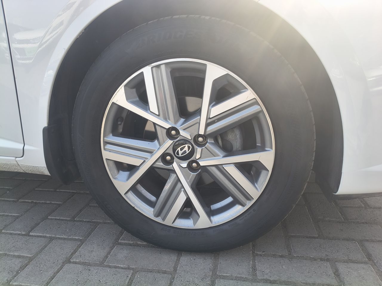 HYUNDAI - 9
