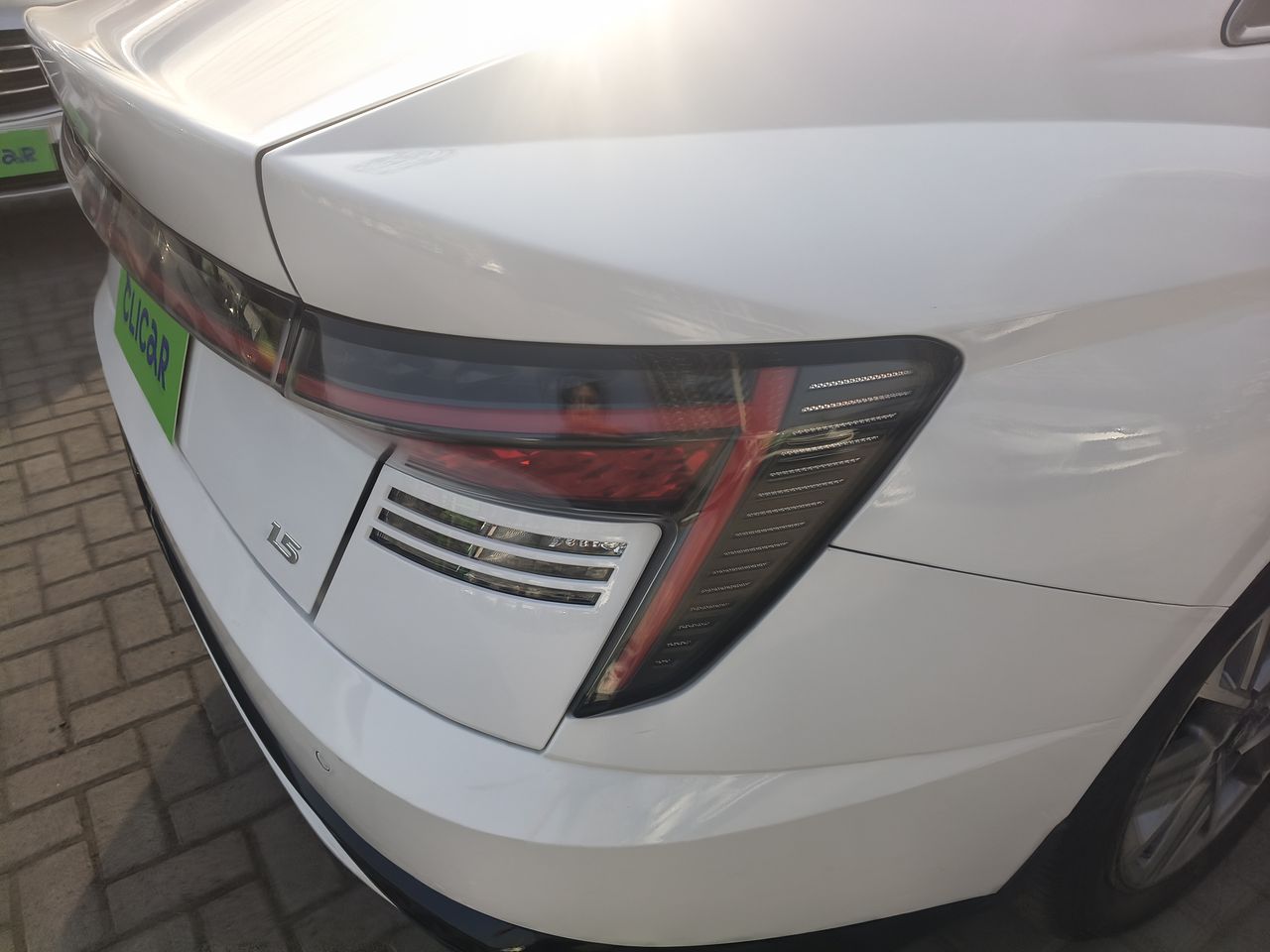 HYUNDAI - 12