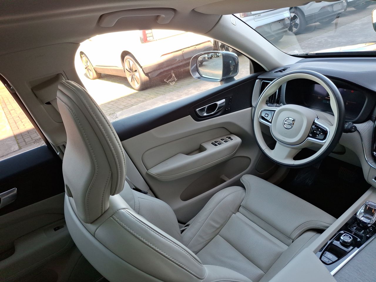 VOLVO - 16