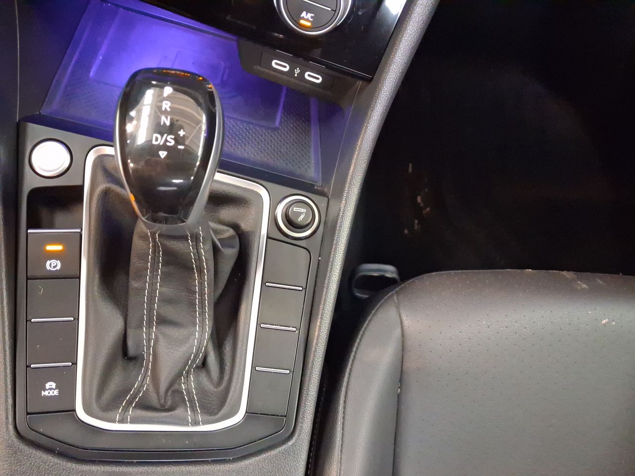 VOLKSWAGEN - 22