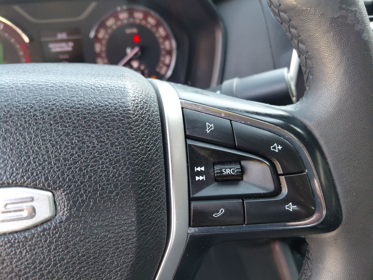 Maxus T60 — foto 26 de 35