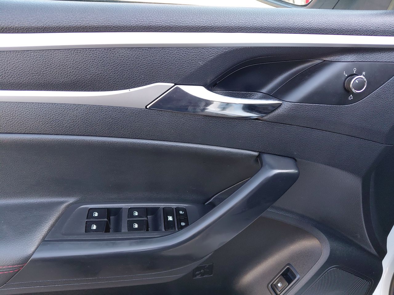 Maxus T60 — foto 22 de 35