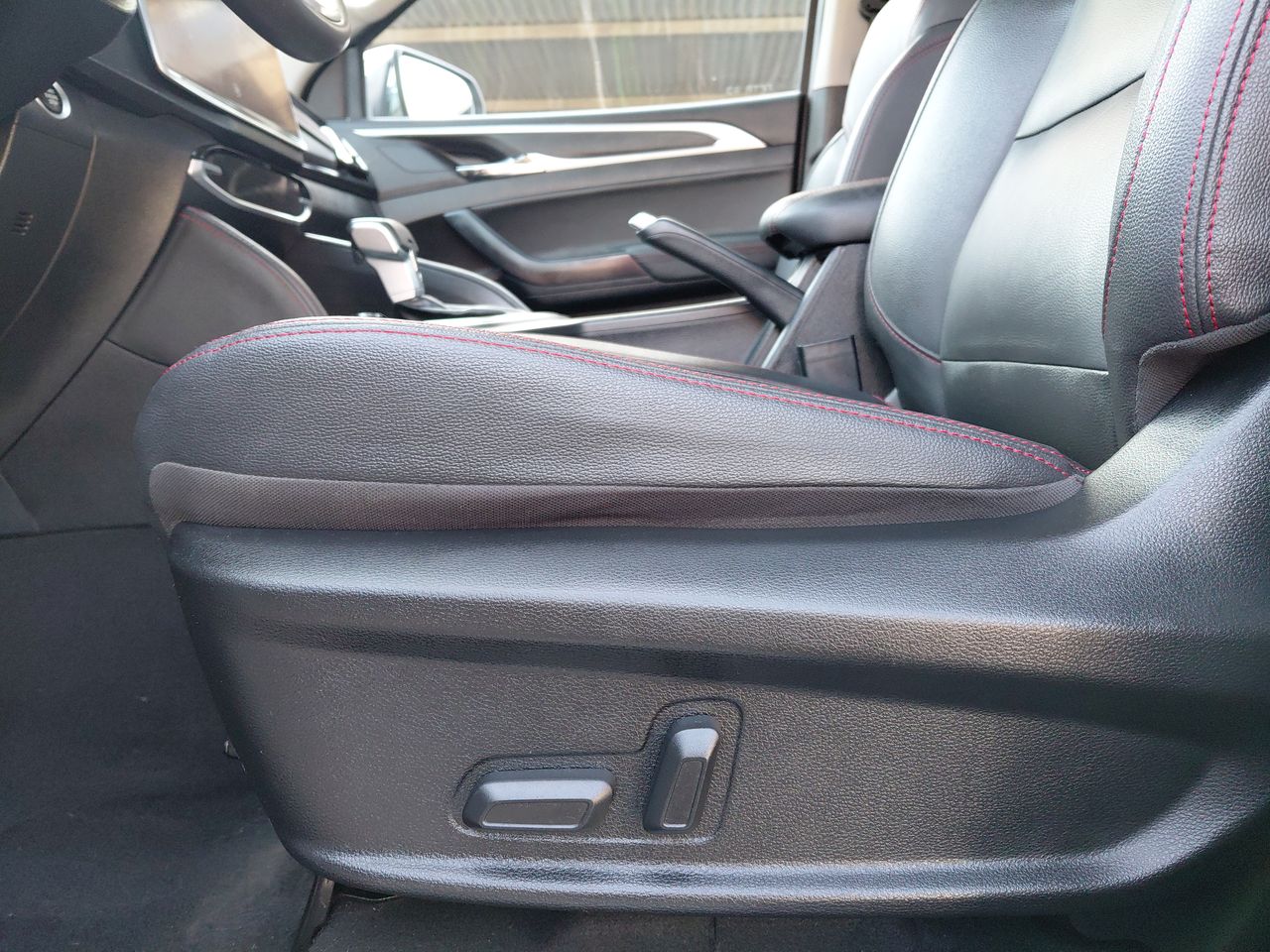 Maxus T60 — foto 23 de 35