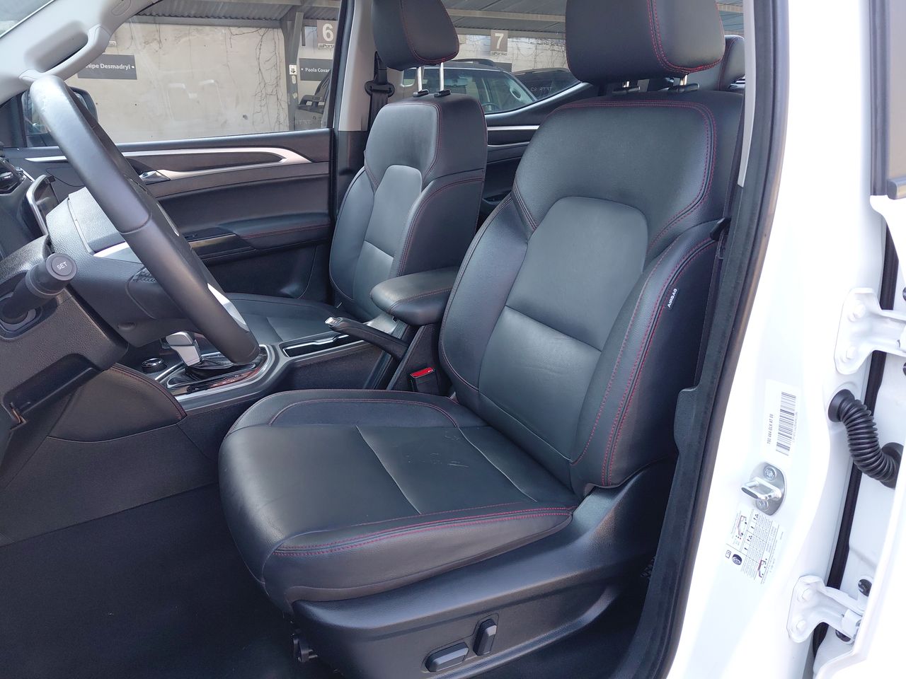 Maxus T60 — foto 24 de 35