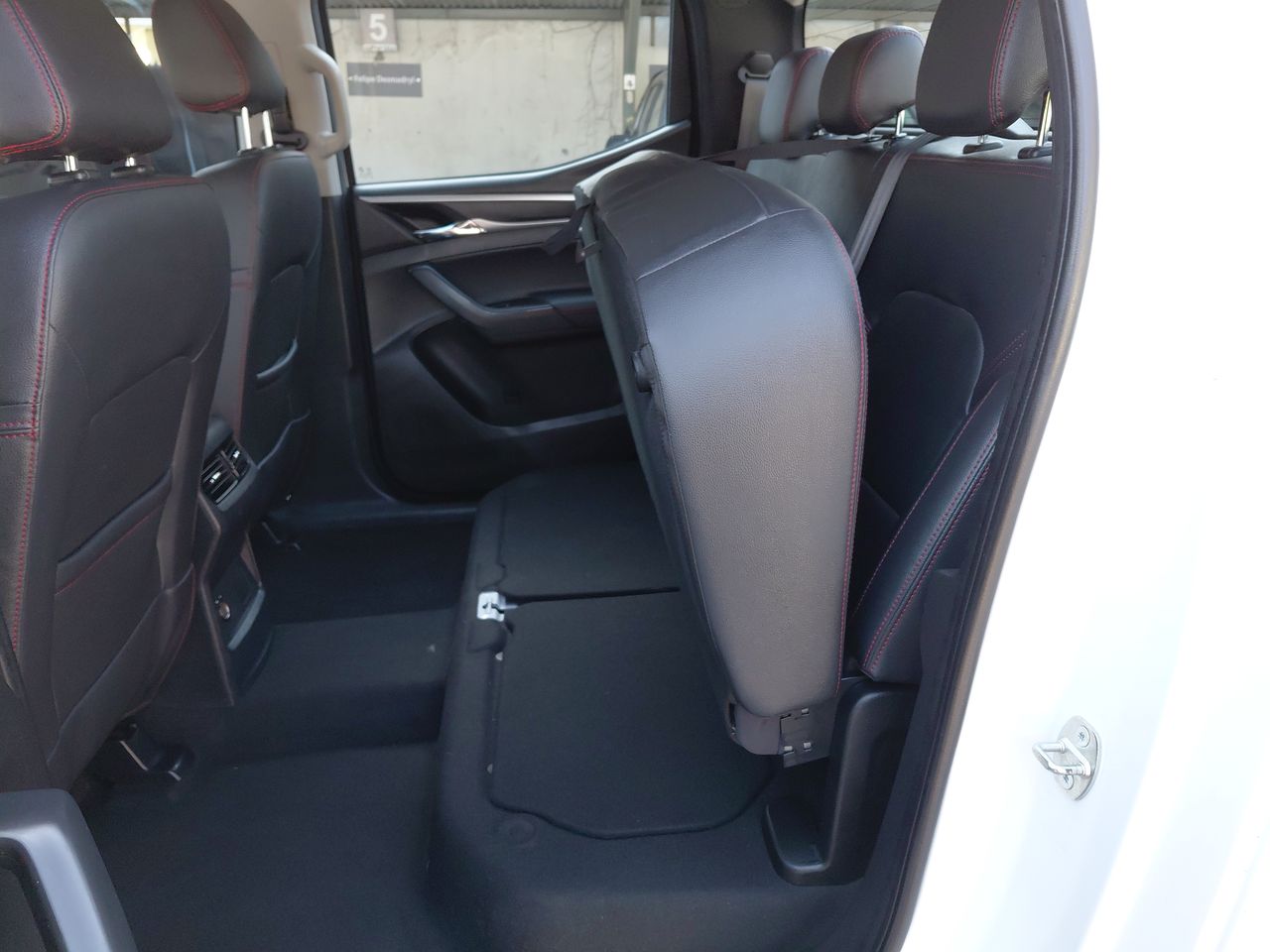 Maxus T60 — foto 13 de 35