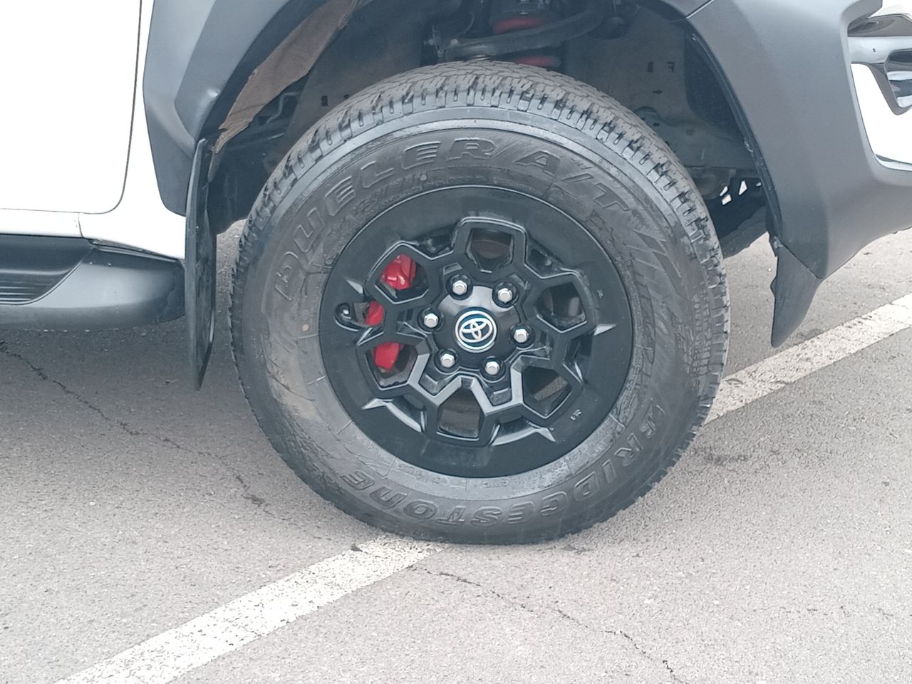 Toyota Hilux — foto 16 de 34