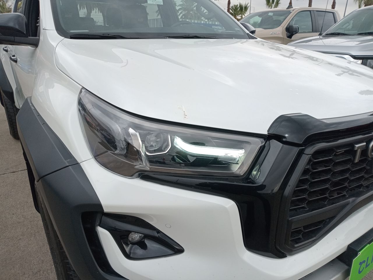 Toyota Hilux — foto 17 de 34