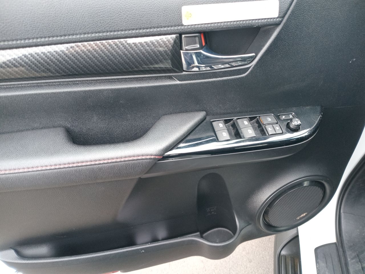 Toyota Hilux — foto 21 de 34