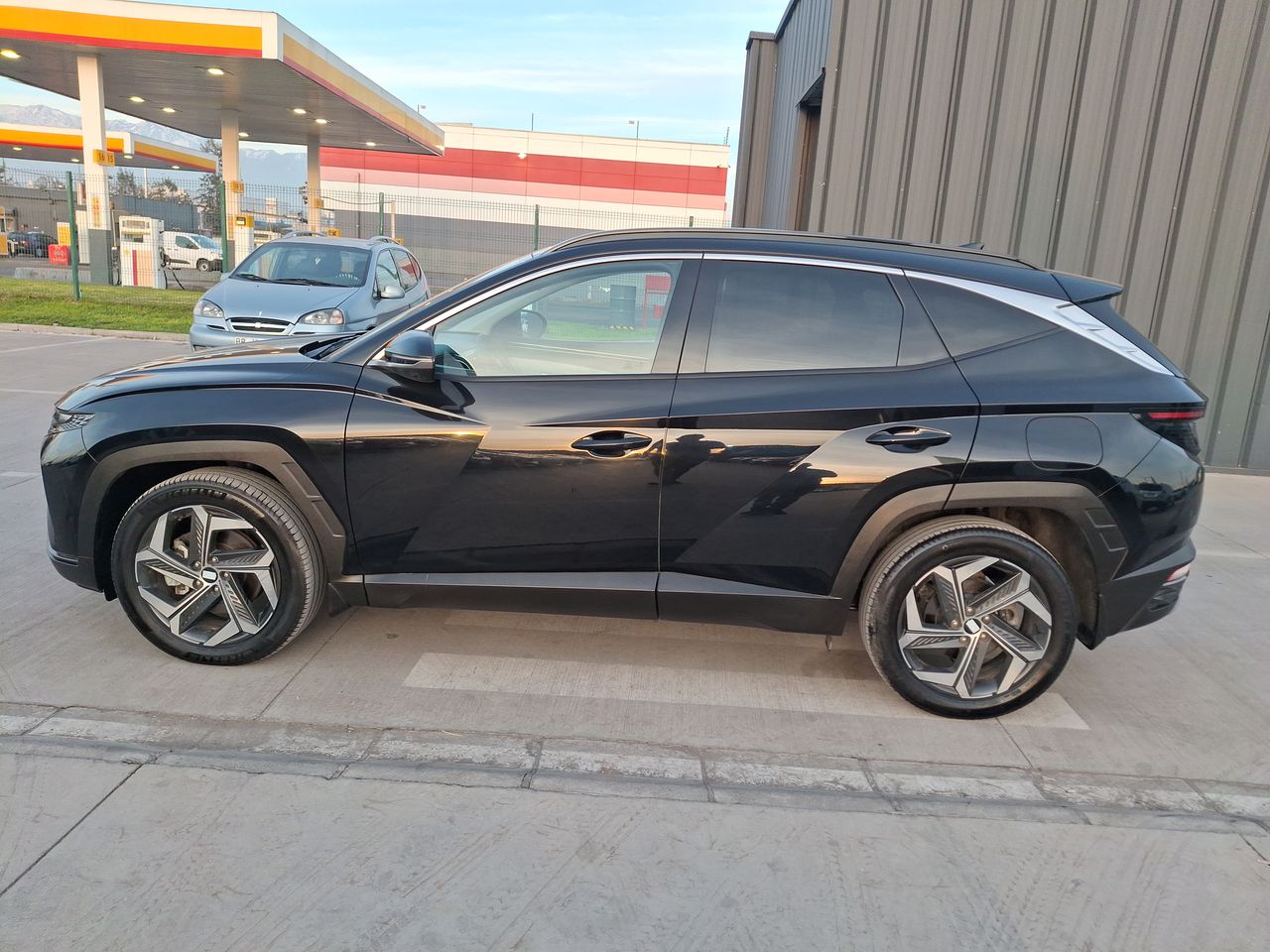 HYUNDAI - 4