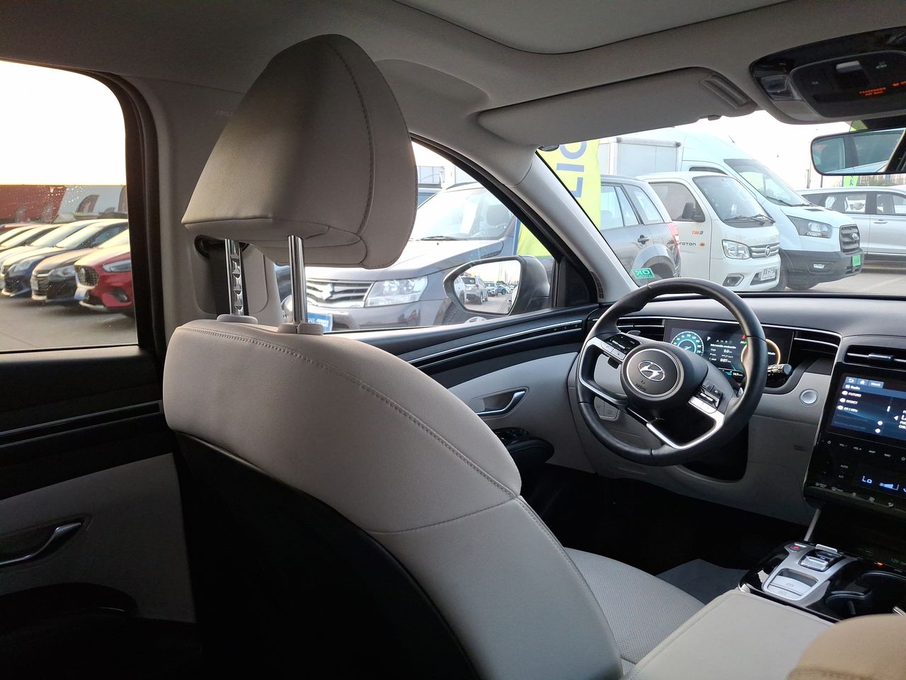 HYUNDAI - 16