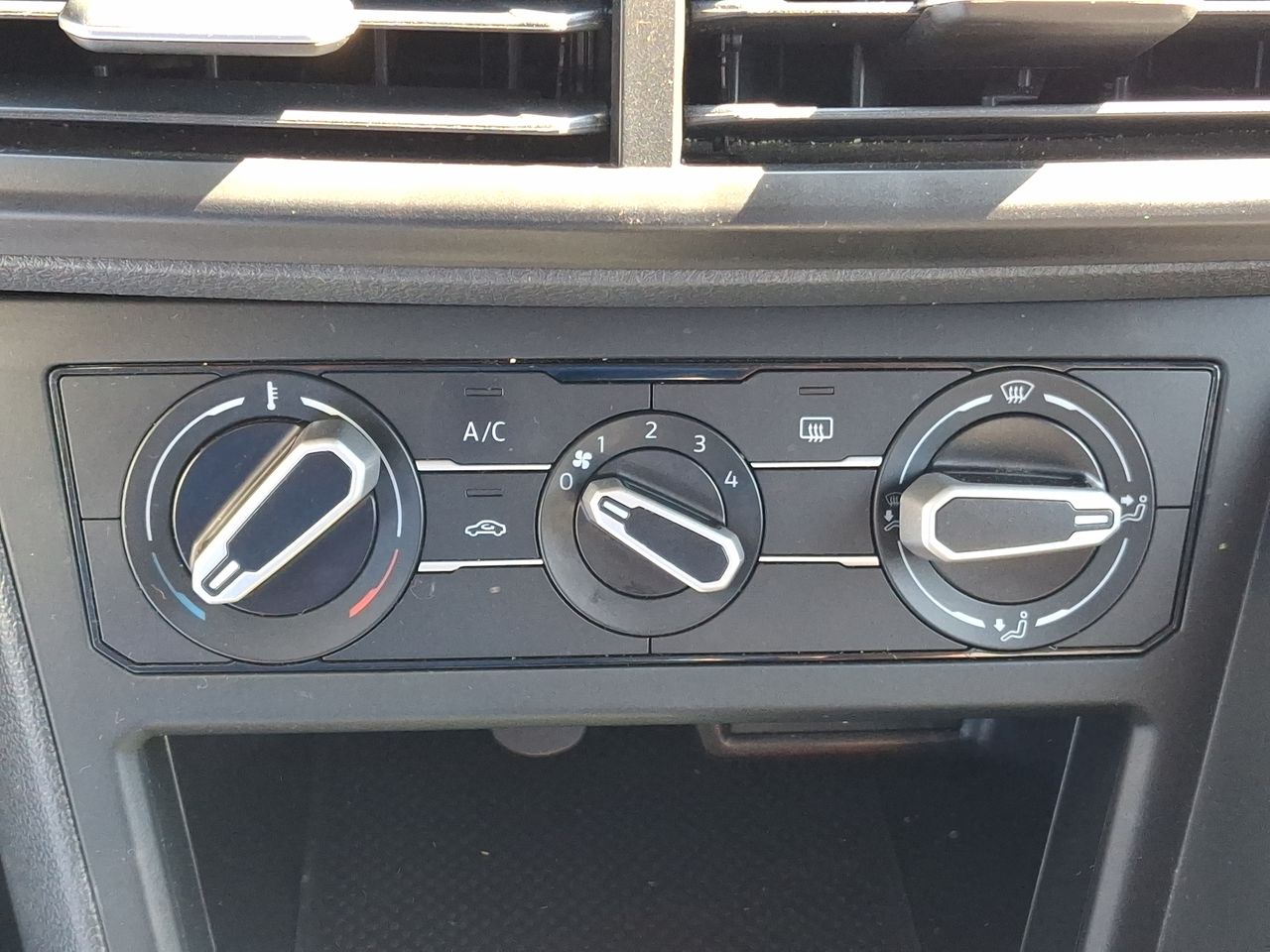 VOLKSWAGEN - 20