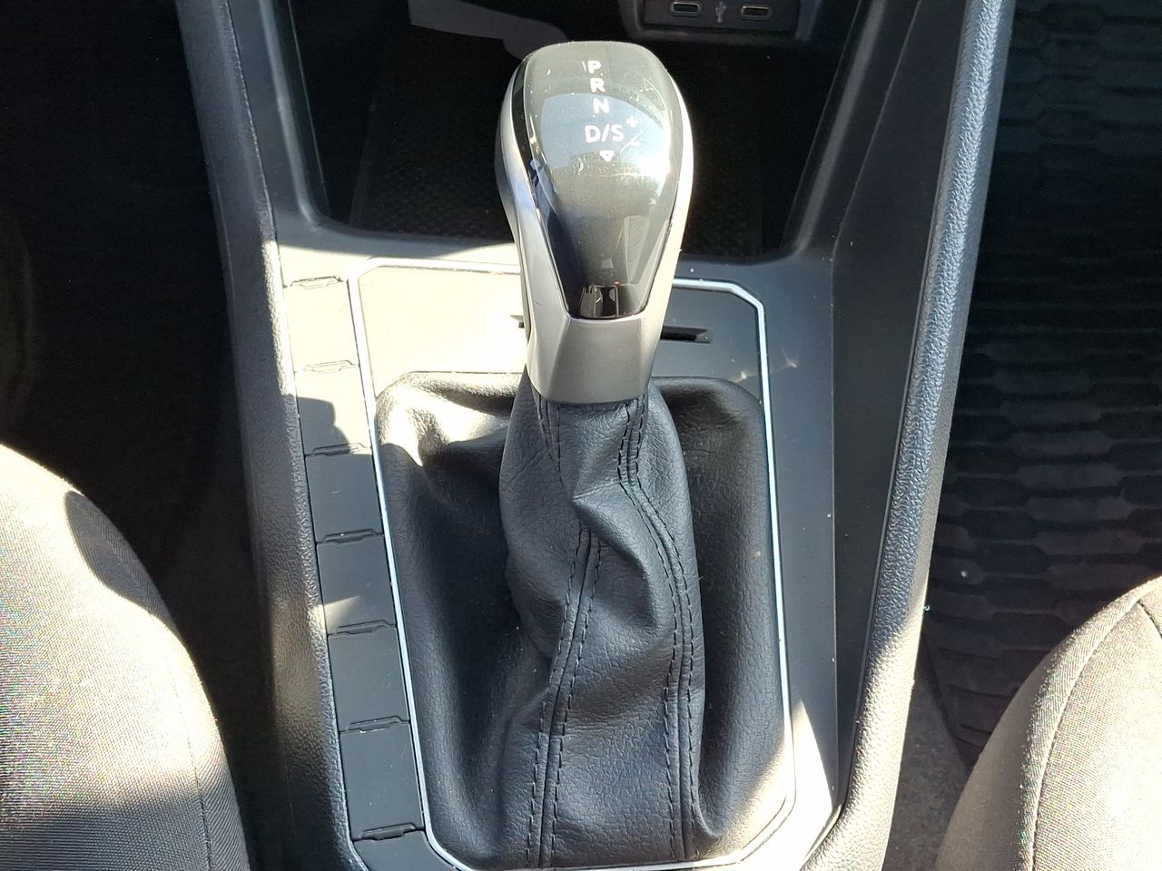 VOLKSWAGEN - 21