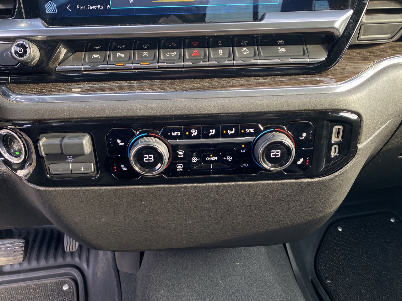Chevrolet Silverado — foto 24 de 29