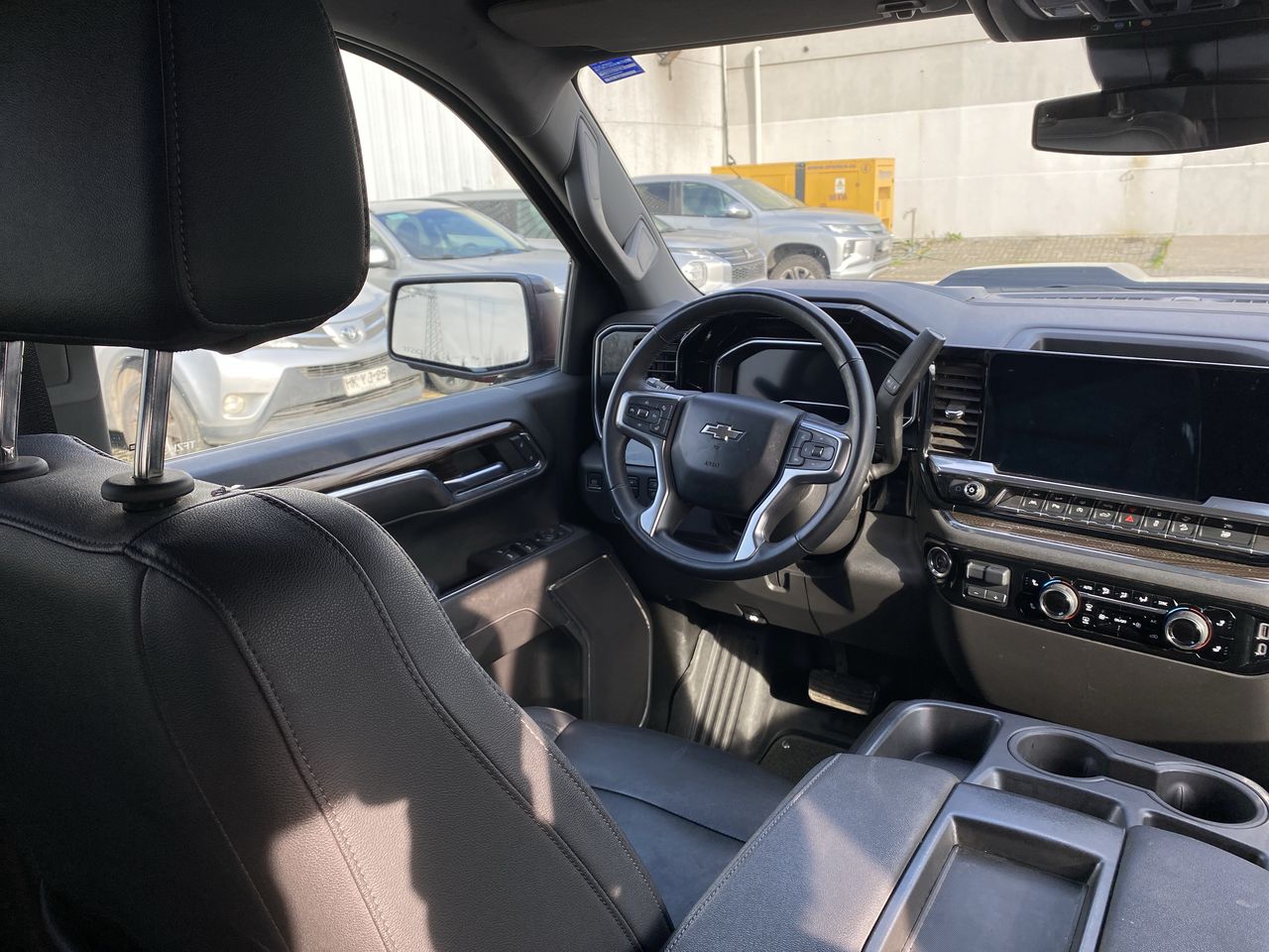 Chevrolet Silverado — foto 9 de 29
