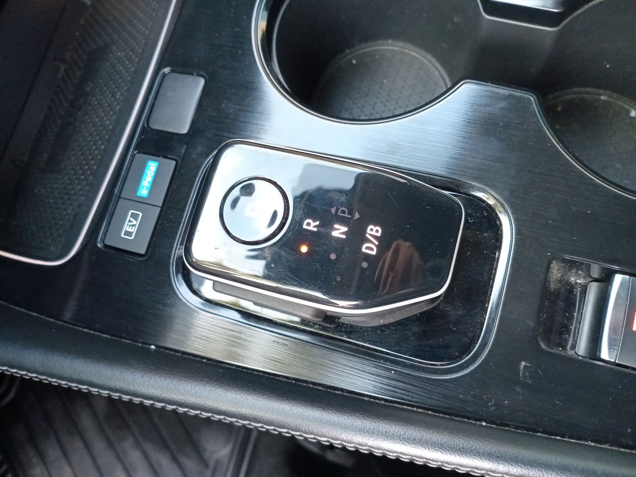 NISSAN - 32