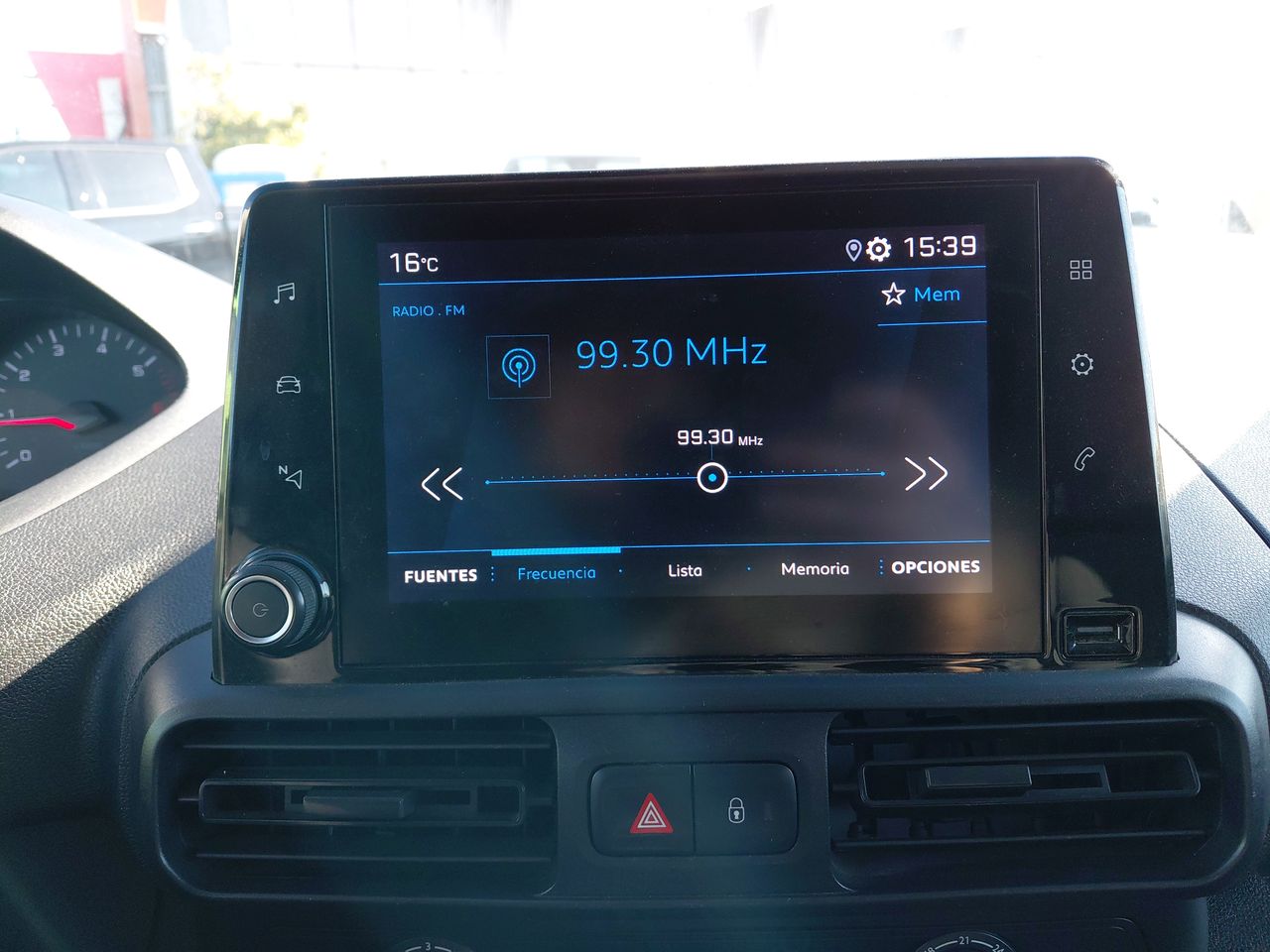 Peugeot Partner — foto 17 de 21