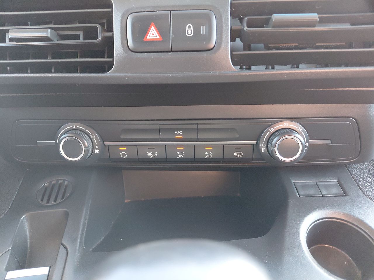 Peugeot Partner — foto 19 de 21