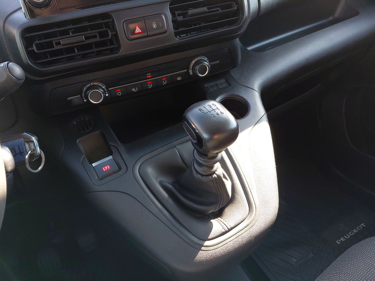 Peugeot Partner — foto 20 de 21
