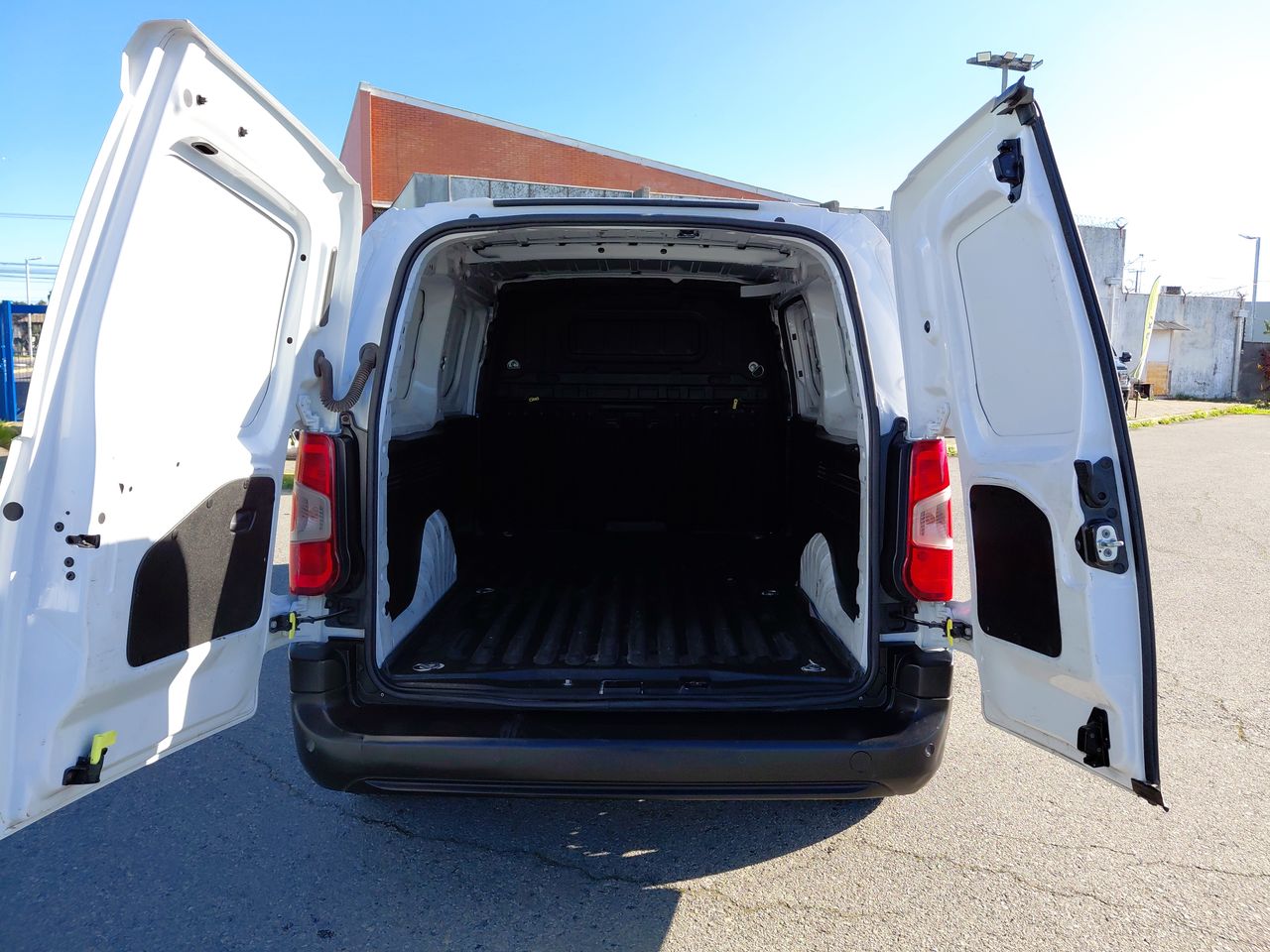 Peugeot Partner — foto 12 de 21