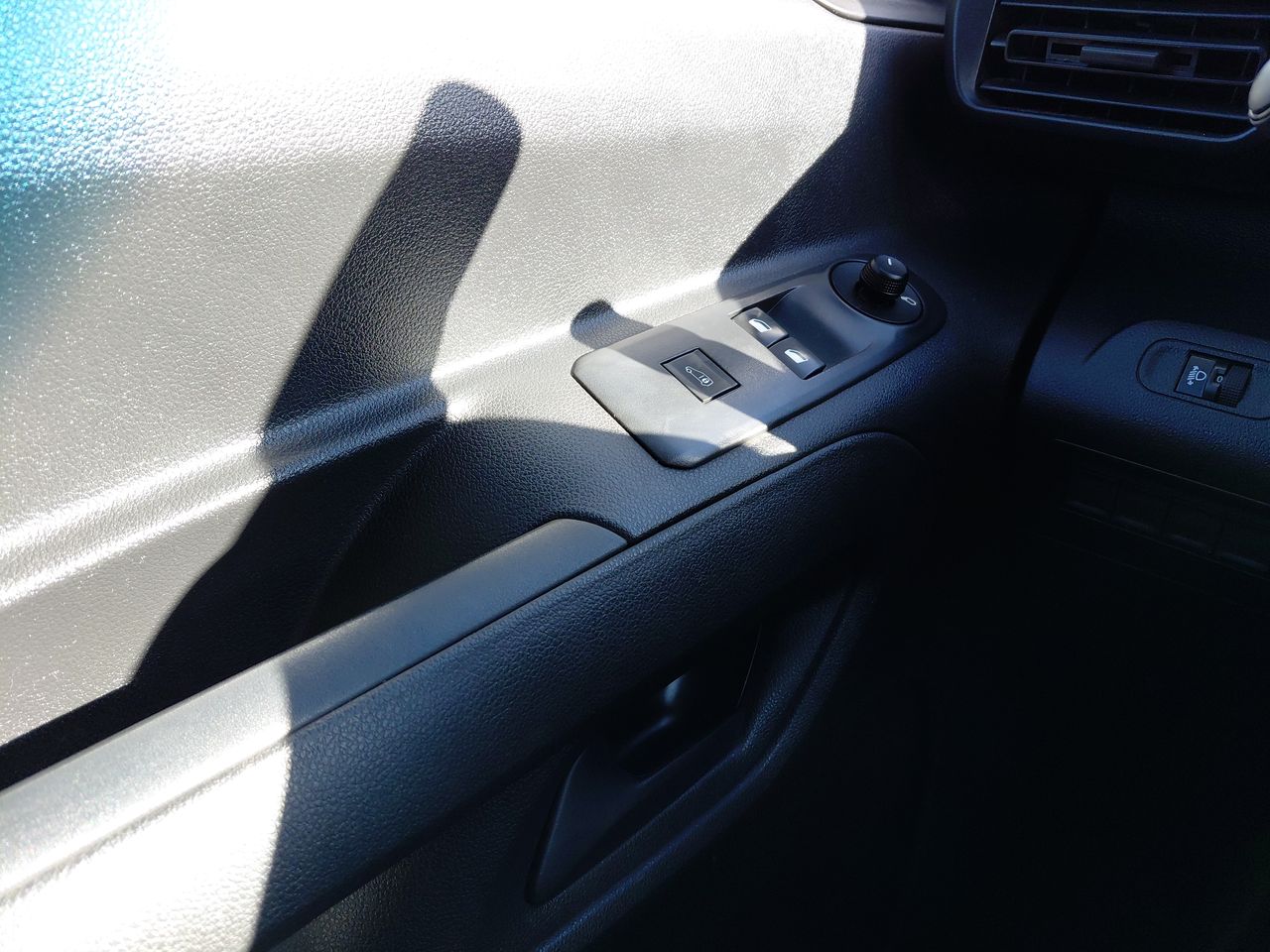 Peugeot Partner — foto 13 de 21