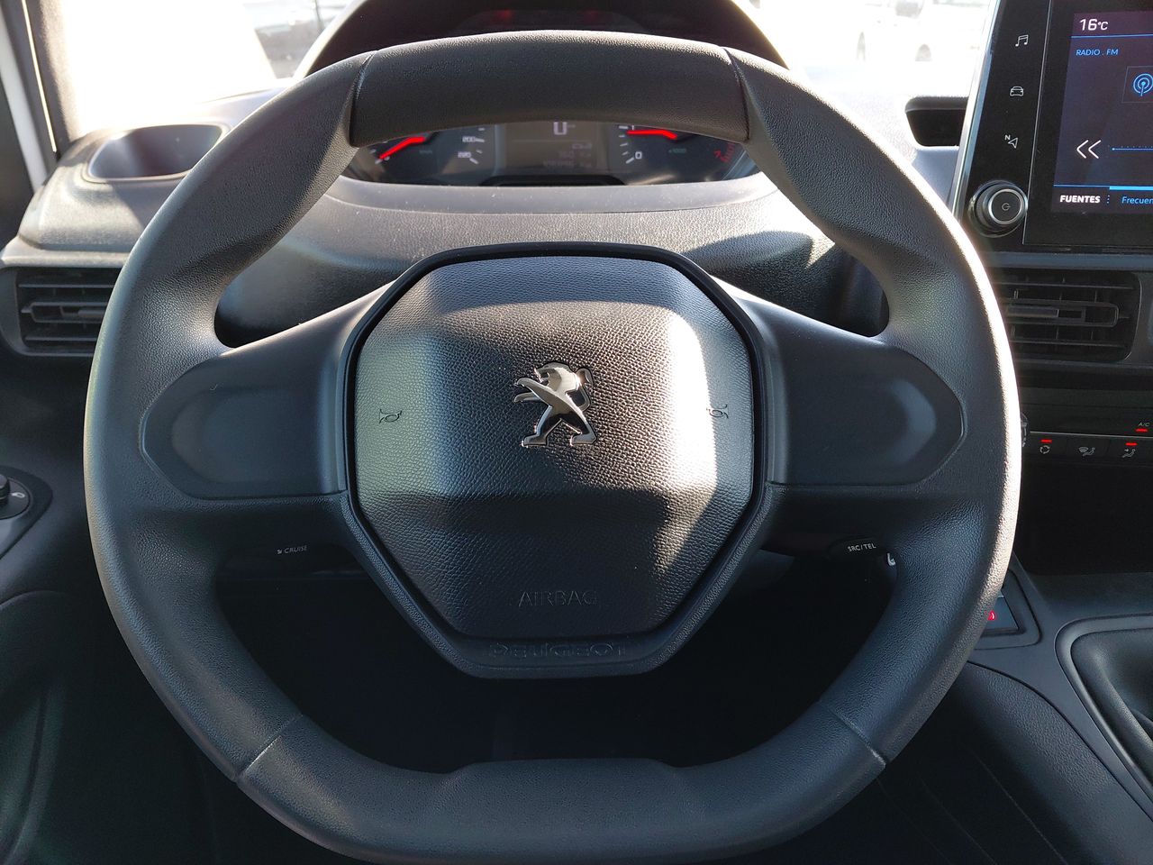 Peugeot Partner — foto 15 de 21