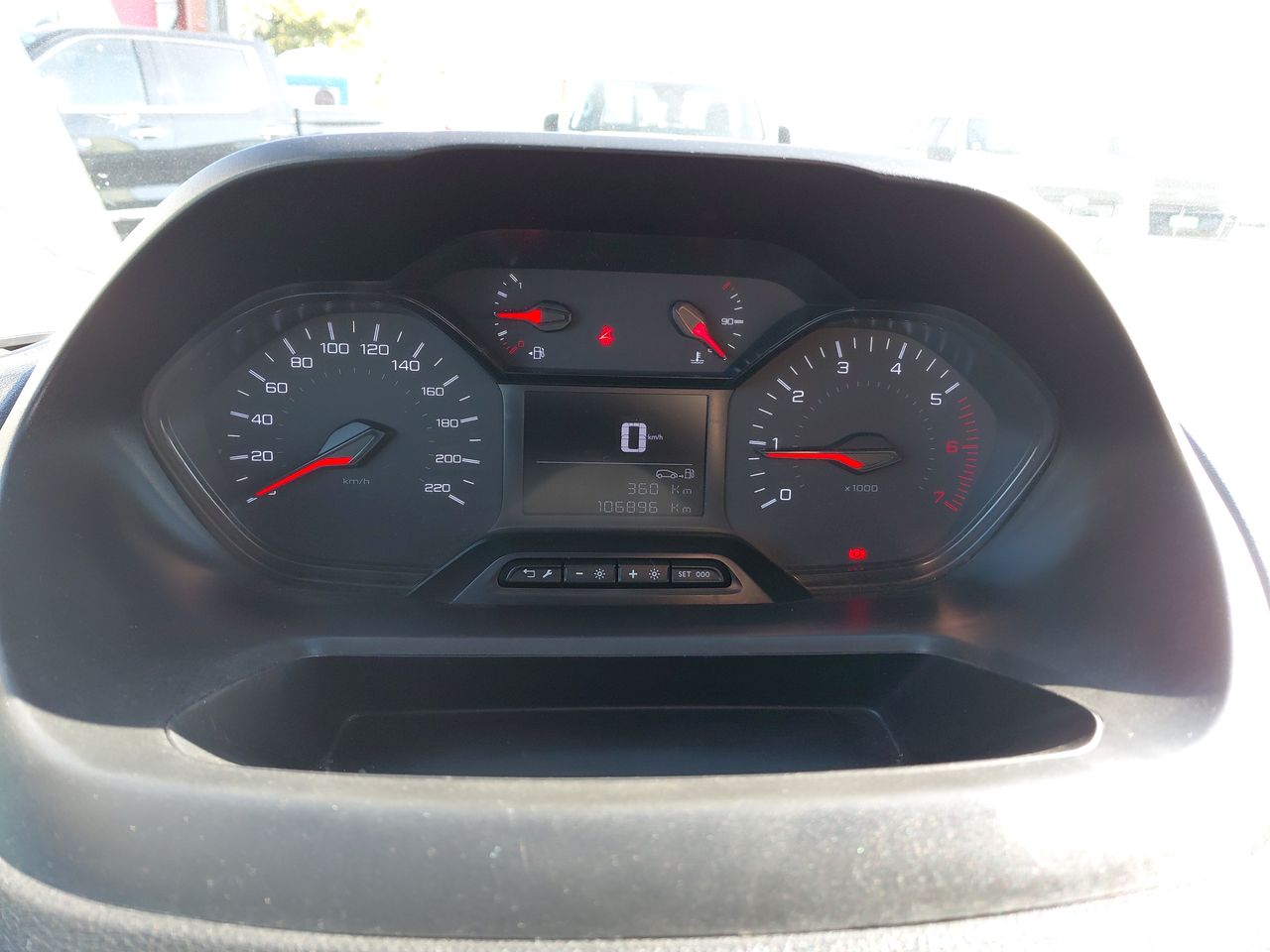 Peugeot Partner — foto 16 de 21