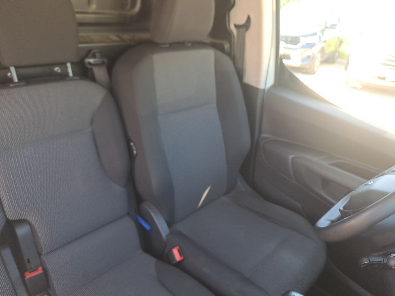 Peugeot Partner — foto 15 de 26